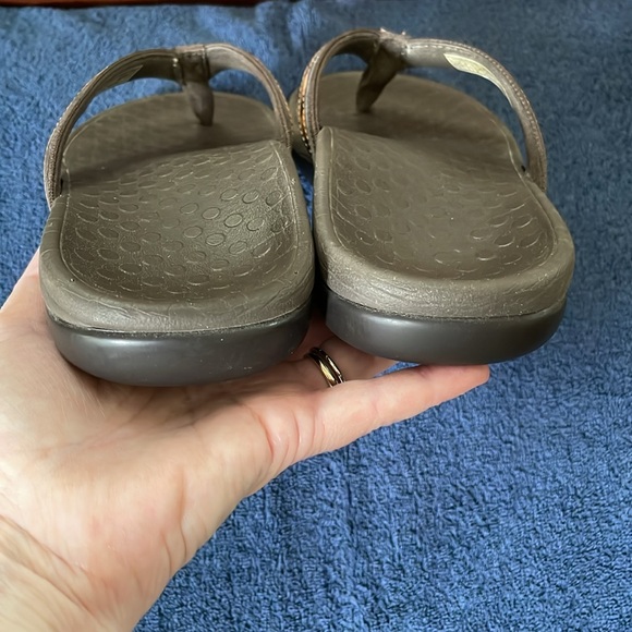 Vionic Tide ll flip flops - Picture 6 of 7